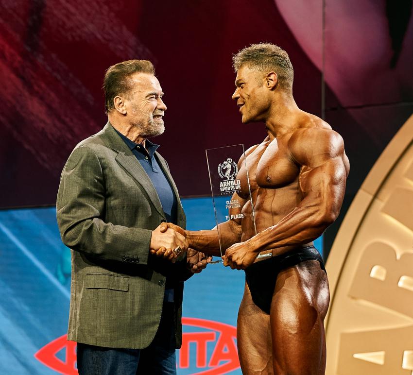 Arnold Schwarzenegger met Wesley Vissers