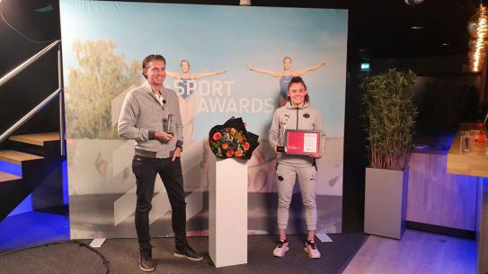 Winnaars Pieter van den Hoogenband en Joëlle Smits, klik voor een vergroting