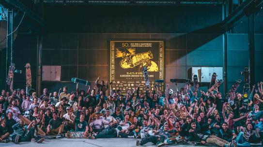 groepsfoto so you can longboard 2023, klik voor een vergroting