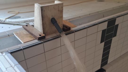 Het vullen van het 50-meterbad van de Tongelreep, klik voor een vergroting
