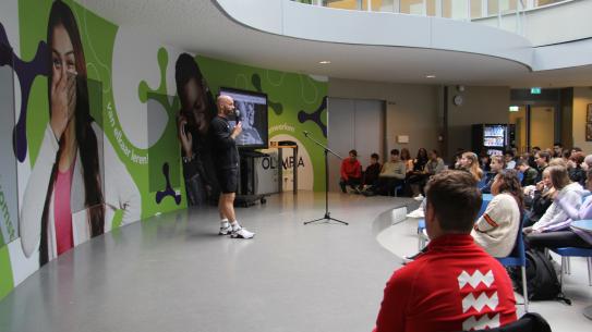 sportinspirator Lex Ernest bij Olympia, klik voor een vergroting