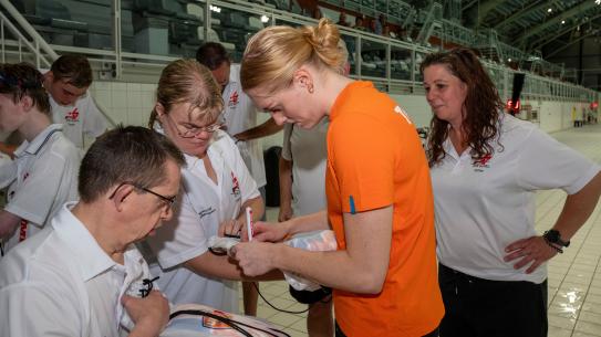 Deelnemers met Marit Steenbergen tijdens Sportdroom, klik voor een vergroting