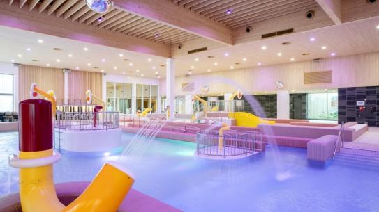 Recreatiebad Tongelreep met sproeiers, klik voor een vergroting