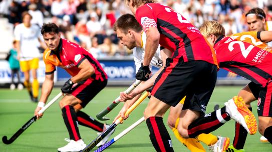 heren hockeyspelers van OranjeRood Eindhoven, klik voor een vergroting