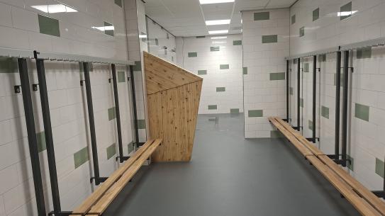 Nieuwe kleedkamer Sporthal Eindhoven-Noord, klik voor een vergroting