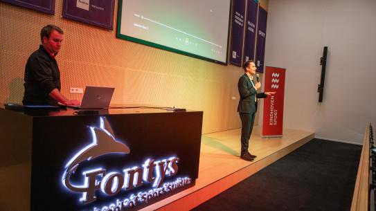 Wethouder Remco van Dooren op het podium, klik voor een vergroting