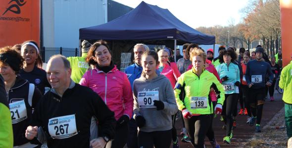 Groep hardlopers tijdens de Mispelhoefloop