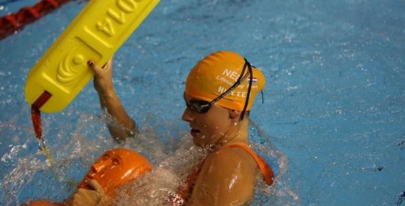 deelnemer orange cup reddingszwemmen 