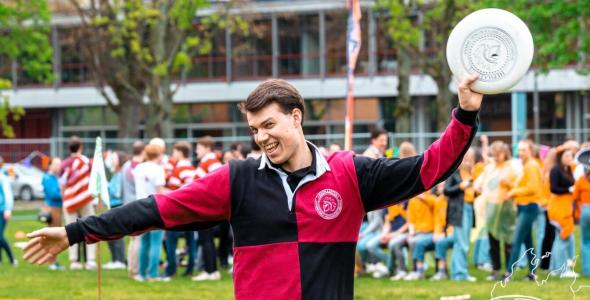 deelnemer studenten fribee toernooi 