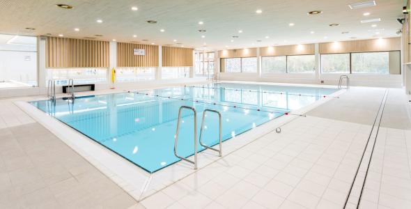 Instructiebad in de Tongelreep met uitzicht op de tuin