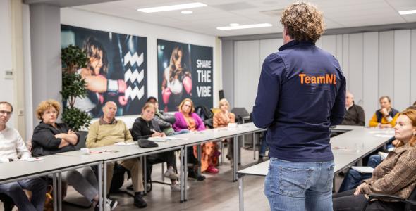 Mensen die een presentatie bijwonen