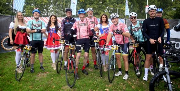 deelnemers van het Oktober FestRide in 2025