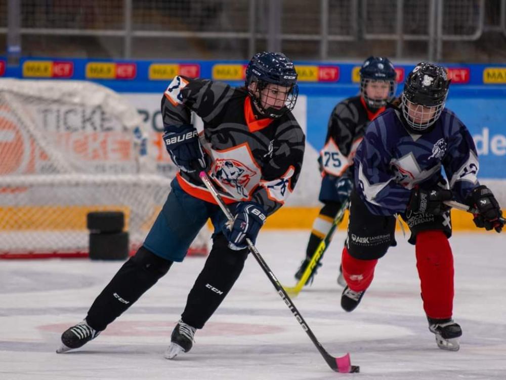 IJshockeyster Anne tijdens een wedstrijd