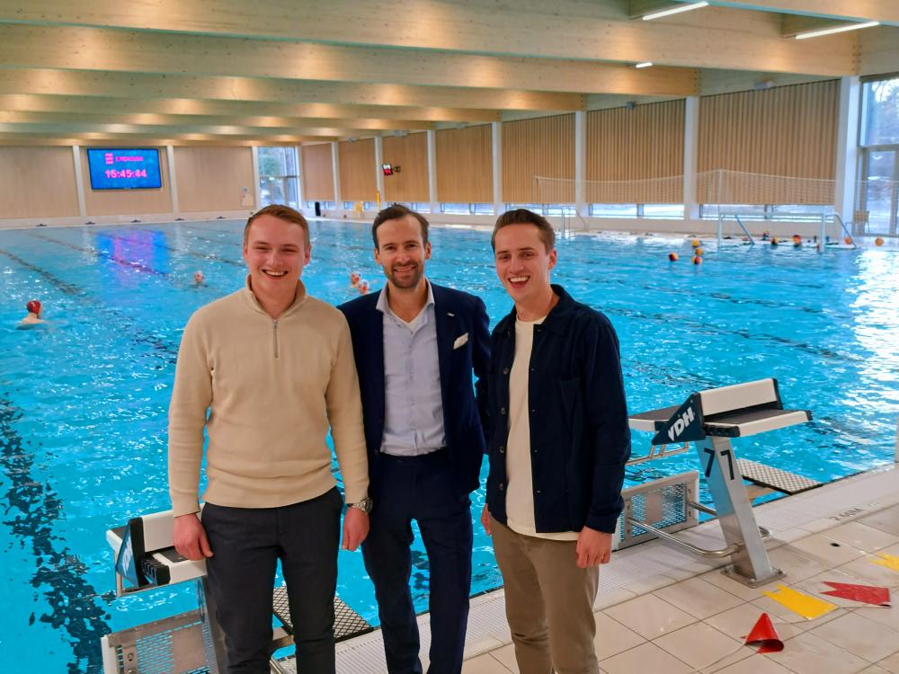 wethouder Maes van Lanschot met nieuwe horecaexploitant Tongelreep 